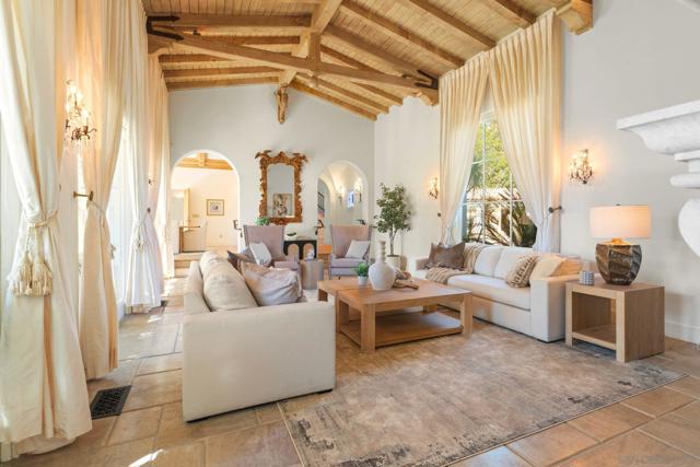 6692 La Jolla Scenic Dr S, La Jolla CA: https://media.crmls.org/mediaz/14f7e040-8760-4326-9473-8cbe1053a90b.jpg