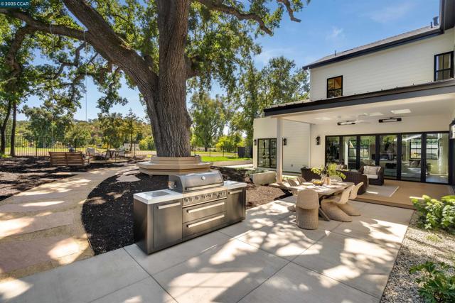 238 Cameo Dr, Danville CA: https://media.crmls.org/mediaz/14f83778-b539-4dbd-b2b5-3c9772caefc3.jpg