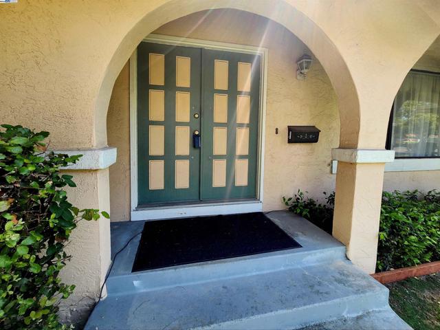4098 W Las Positas Blvd, Pleasanton CA: https://media.crmls.org/mediaz/14f8b7d6-9169-448d-8fe3-fb00ba72c2c2.jpg