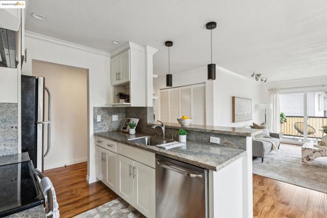 85 Vernon St, Oakland CA: https://media.crmls.org/mediaz/14f90f06-c7c6-4ef9-aea7-3485b7a1a6d8.jpg