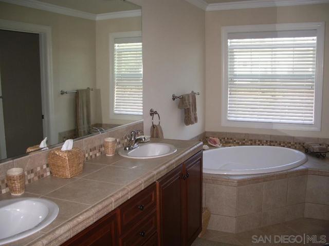 3012 Rosecrans St, San Diego CA: https://media.crmls.org/mediaz/14f91c7e-41fe-4c19-b11e-b69433ff5bcc.jpg