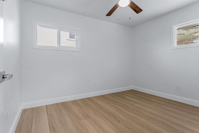 Image 19 of 35 For 158 Baxter St.