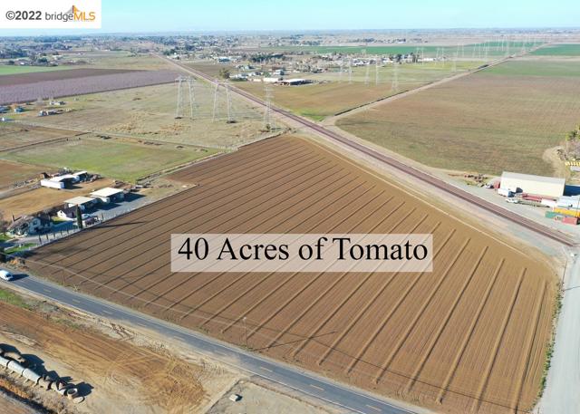3870 Orwood Road, Brentwood CA: https://media.crmls.org/mediaz/14f95fe7-77ac-4140-97a3-15f0924d9d2d.jpg