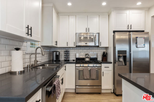 3839 Marcasel Avenue, Los Angeles CA: https://media.crmls.org/mediaz/14f99a29-257a-43ac-8ea1-87b985b73901.jpg