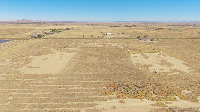 0 TBD, Rosamond CA: https://media.crmls.org/mediaz/14f9f31d-adde-4ac4-91cc-e8a130a58cf0.jpg