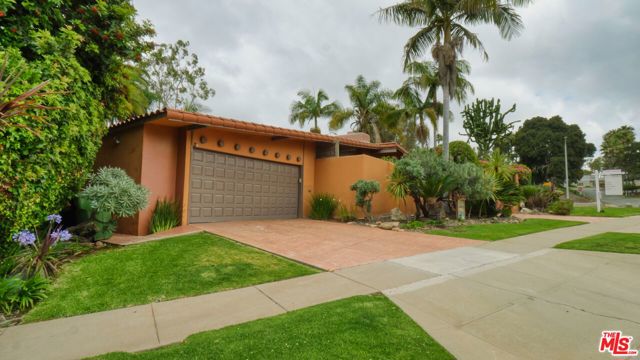 5803 Wooster Avenue, Los Angeles CA: https://media.crmls.org/mediaz/14fa0e41-29c0-460a-a45b-347cc3071846.jpg