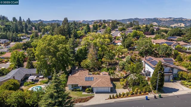 3824 Via Granada, Moraga CA: https://media.crmls.org/mediaz/14fa2a78-a402-43af-88f5-839e6f32424e.jpg