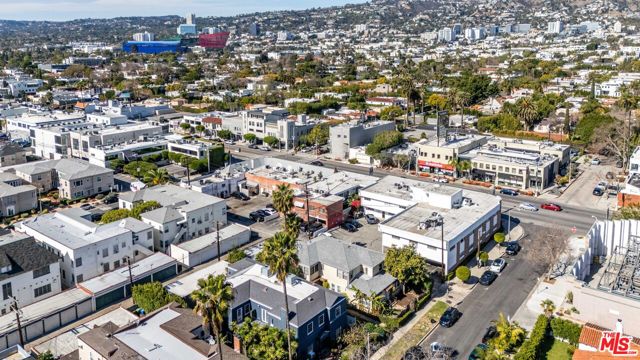 139 N Harper Avenue, Los Angeles CA: https://media.crmls.org/mediaz/14fb208a-b539-41f3-95f0-b5cee19ea32b.jpg