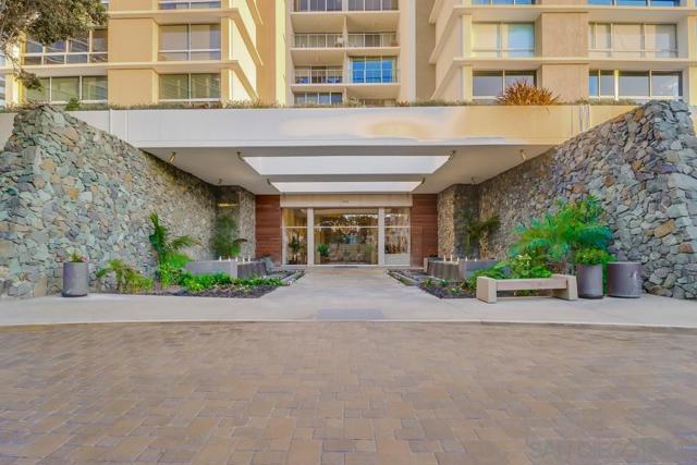 1720 Avenida Del Mundo, Coronado CA: https://media.crmls.org/mediaz/14fb6a5b-4488-4ba5-bfb3-8bcb1e0a19f5.jpg