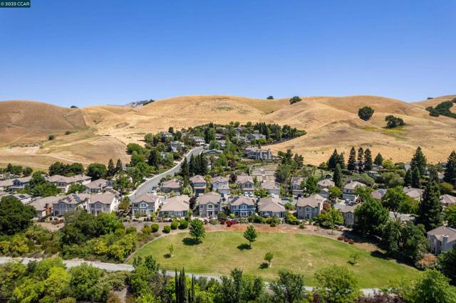 315 Glasgow Circle, Danville CA: https://media.crmls.org/mediaz/14fcae6f-72dc-4749-b14d-2df918391e74.jpg