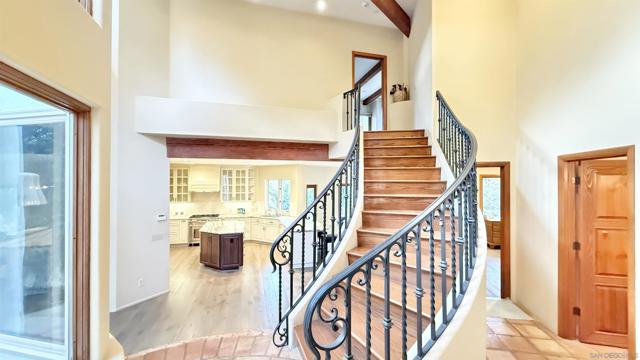 16722 Via Lago Azul, Rancho Santa Fe CA: https://media.crmls.org/mediaz/14fce74b-92d5-4c55-8933-98493d2ed410.jpg