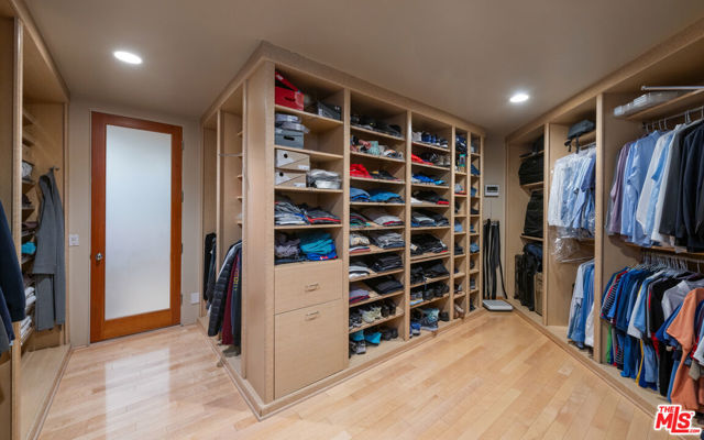 4115 Roma Court, Marina del Rey CA: https://media.crmls.org/mediaz/14fd27a9-b78d-43a1-a3b2-8dc85846c7bb.jpg