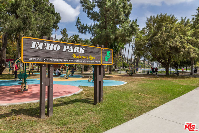 1912 W Liberty Court, Los Angeles CA: https://media.crmls.org/mediaz/14fd76ee-f78d-42c0-b540-c86ecfbb75cf.jpg