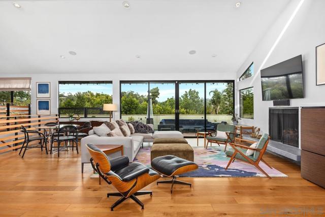 Image 5 of 40 For 4286 Merritt Boulevard