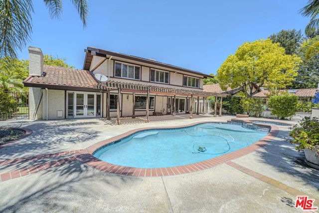 3926 Corte Cancion, Thousand Oaks CA: https://media.crmls.org/mediaz/14fdf8e8-d6a4-491f-9dfd-f7bf6f9210c8.jpg