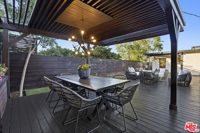 3838 Buena Park Drive, Studio City CA: https://media.crmls.org/mediaz/14fef9a5-66fd-487e-b304-baa1f6e36551.jpg