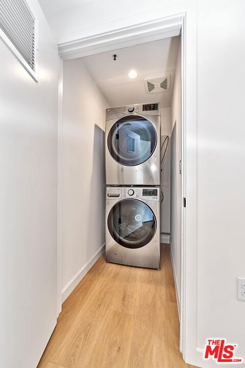 321 S Oxford Avenue, Los Angeles CA: https://media.crmls.org/mediaz/14ff1828-c363-4e78-b78c-15ea910f2235.jpg