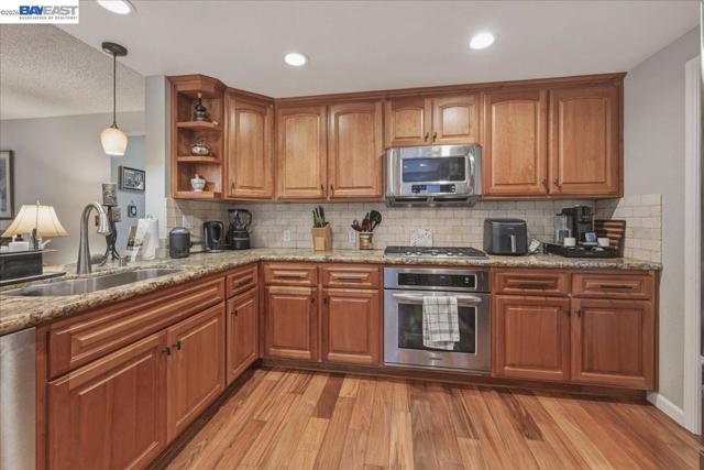 466 Crystalline Dr, Fremont CA: https://media.crmls.org/mediaz/14ff336a-aea2-4ac8-b456-a2bbeee6b0f2.jpg