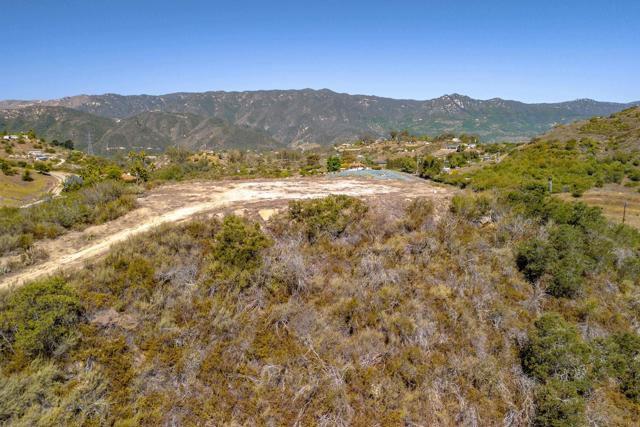 27 Daily Road, Fallbrook CA: https://media.crmls.org/mediaz/150021b4-9ce5-4fee-988e-63103925dde1.jpg
