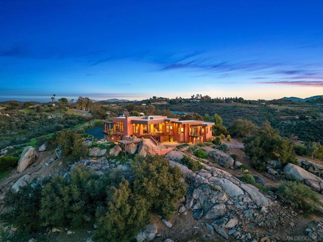19210 Highland Hills Dr, Ramona CA: https://media.crmls.org/mediaz/15005909-6aa1-4e86-b05c-2486425d65ab.jpg