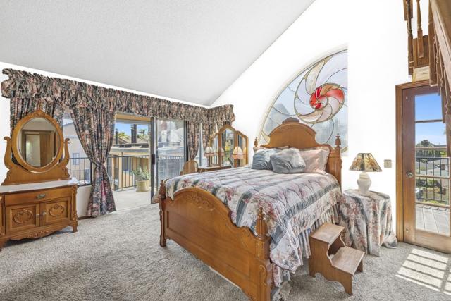 4006 Layang Layang Circle, Carlsbad CA: https://media.crmls.org/mediaz/150087bd-3f02-4f8c-b48b-6e277d8aea54.jpg