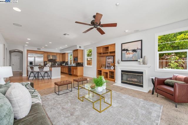 5640 Carnegie Way, Livermore CA: https://media.crmls.org/mediaz/15009438-3be4-4bd3-9a8a-b109bc7a9a8a.jpg