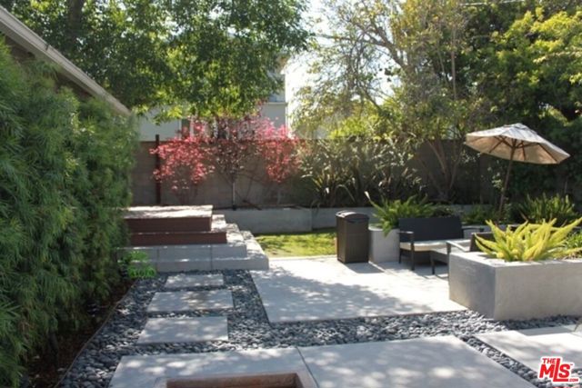 7311 Dunfield Avenue, Los Angeles CA: https://media.crmls.org/mediaz/1500948c-0248-4975-86c7-128de6bfca08.jpg
