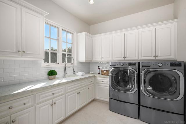 5986 Greensview Ct, Rancho Santa Fe CA: https://media.crmls.org/mediaz/1500b00b-20fe-4a5f-bd4b-b9d7bafa5c24.jpg