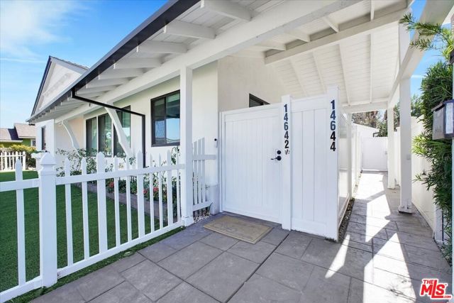 14642 Runnymede Street, Van Nuys CA: https://media.crmls.org/mediaz/1501126f-ce2d-4050-95db-0971b167cce1.jpg