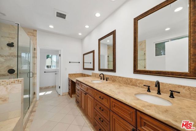517 N Elm Drive, Beverly Hills CA: https://media.crmls.org/mediaz/15014031-1019-4833-ac57-d1be6d8d4773.jpg