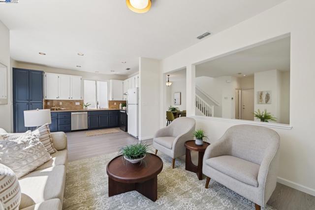99 Elder Dr, Pacheco CA: https://media.crmls.org/mediaz/150165c8-ca0a-41c1-9cd7-c93a556f6745.jpg