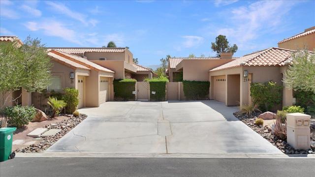 23 Pine Valley Drive, Rancho Mirage CA: https://media.crmls.org/mediaz/15023ca1-9bae-484d-a0f9-e48ac92646bb.jpg