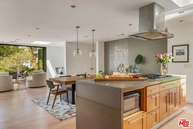 874 N Norman Place, Los Angeles CA: https://media.crmls.org/mediaz/15027e14-5f40-48d6-96b4-90d66e171bba.jpg
