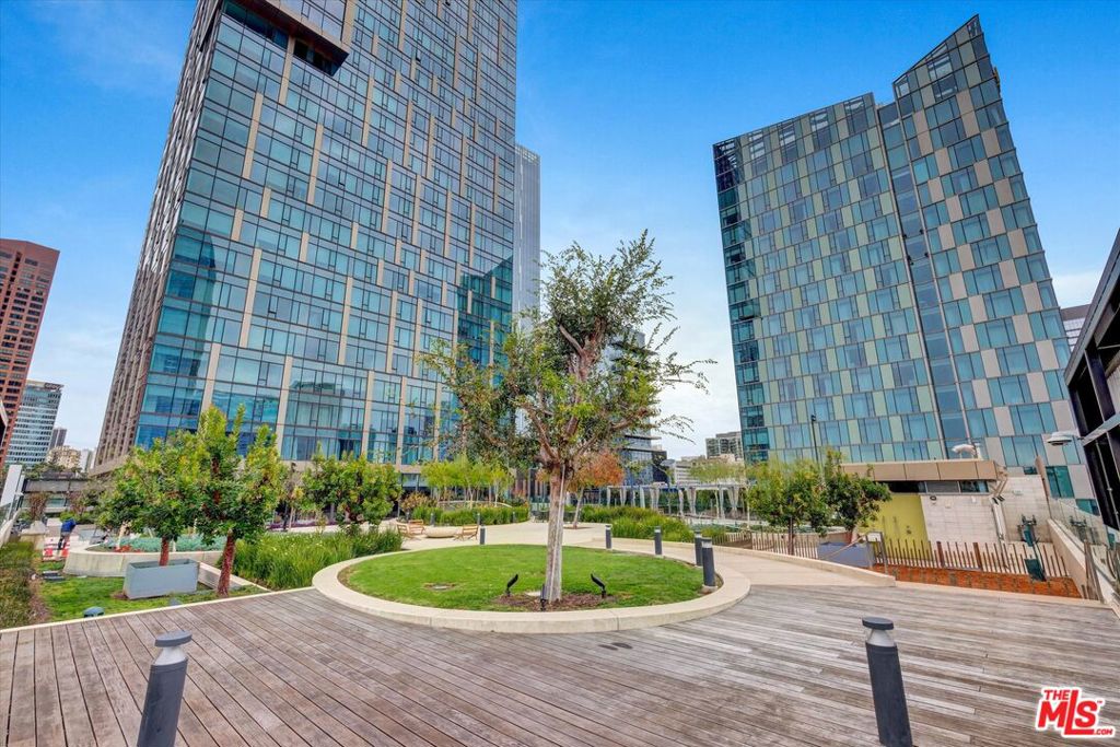 889 Francisco Street #911