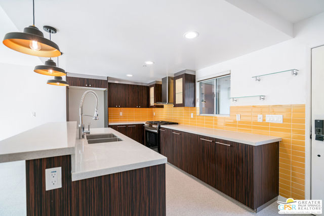 588 E San Lorenzo Road, Palm Springs CA: https://media.crmls.org/mediaz/1502e244-eb55-4ad3-8d9f-a0e735cdb4b6.jpg