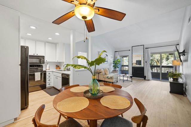 10250 Caminito Cuervo, San Diego CA: https://media.crmls.org/mediaz/15030152-c9c7-4ce3-a2d8-5b1f73e3bb3d.jpg