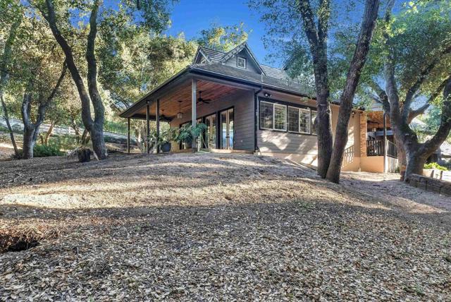 45455 Lorenz Ln, Temecula CA: https://media.crmls.org/mediaz/15034b2f-f2a3-45f3-98a2-52431379f235.jpg