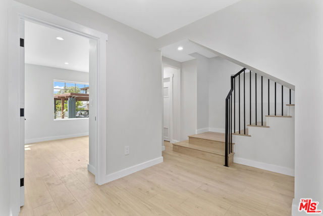 2336 Loma Vista Place, Los Angeles CA: https://media.crmls.org/mediaz/15039ce6-a6c7-420c-a298-28855e8e086e.jpg
