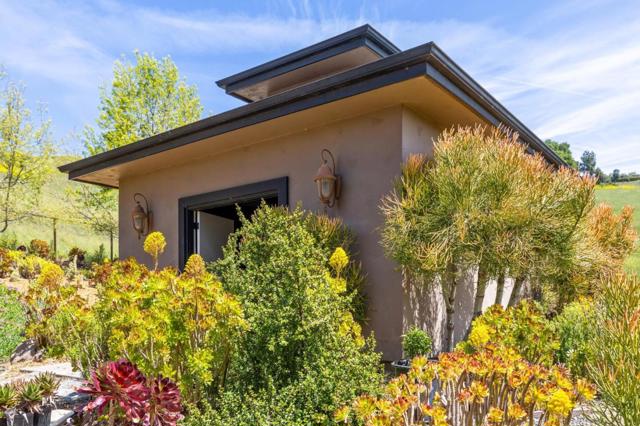 9540 Via Del Oro, Gilroy CA: https://media.crmls.org/mediaz/15045b55-52da-4fa8-8cbc-0fba8fd0df23.jpg