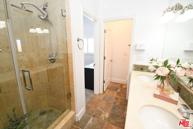 2516 Gates Avenue, Redondo Beach, California 90278, 4 Bedrooms Bedrooms, 0 ,2 BathroomsBathrooms,Residential,For Sale,Gates,0,26840671