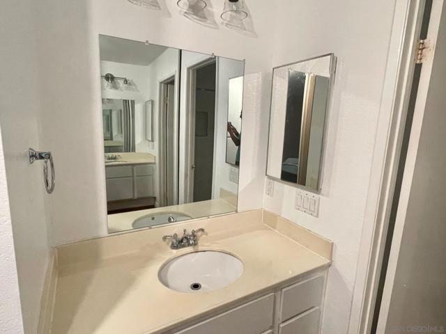 10710 Dabney Dr, San Diego CA: https://media.crmls.org/mediaz/1505c4ed-d238-4858-a3bb-e1d950f8e467.jpg
