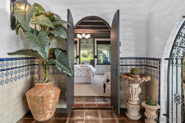 17507 Los Morros, Rancho Santa Fe CA: https://media.crmls.org/mediaz/15064783-1a7a-460e-826d-3327a86ba60d.jpg