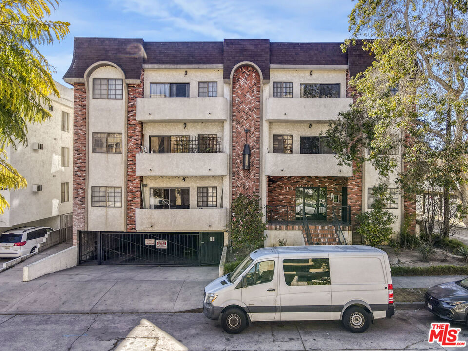 1515 Amherst Avenue #305