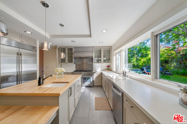 10148 Angelo Circle, Beverly Hills CA: https://media.crmls.org/mediaz/15067b96-390e-4724-b538-2ff49b561f75.jpg