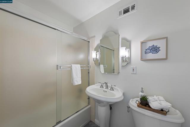 30450 Oakmont Way, Hayward CA: https://media.crmls.org/mediaz/15069f66-a1cf-43f6-8929-e0d1b9b1b876.jpg