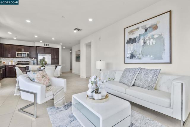 320 Riesling Ave, Milpitas CA: https://media.crmls.org/mediaz/15073d3c-42bb-414a-9e4a-d7846f72b0fd.jpg