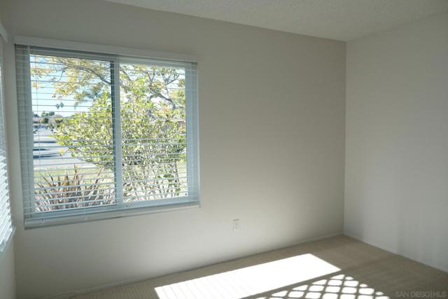 4835 Glenhaven Dr, Oceanside CA: https://media.crmls.org/mediaz/15075b78-2479-4746-bb64-cf21484f99b1.jpg