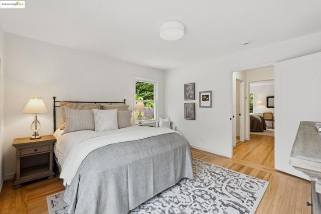 2250 Bywood Dr, Oakland CA: https://media.crmls.org/mediaz/1507b3e8-7daf-4fd1-8cb9-e690f78d15e0.jpg