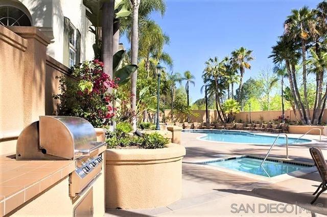 12374 Carmel Country Rd, San Diego CA: https://media.crmls.org/mediaz/1507ba6c-8f99-48bf-b5f4-bbb90336db14.jpg