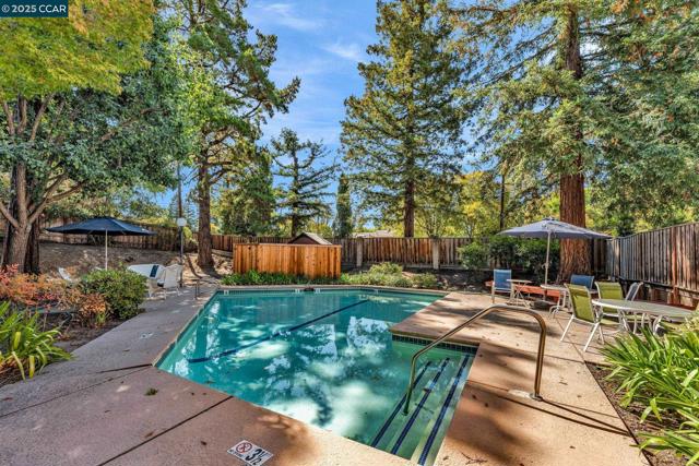 1660 San Luis Rd, Walnut Creek CA: https://media.crmls.org/mediaz/150834be-b840-423e-8289-16f830184592.jpg